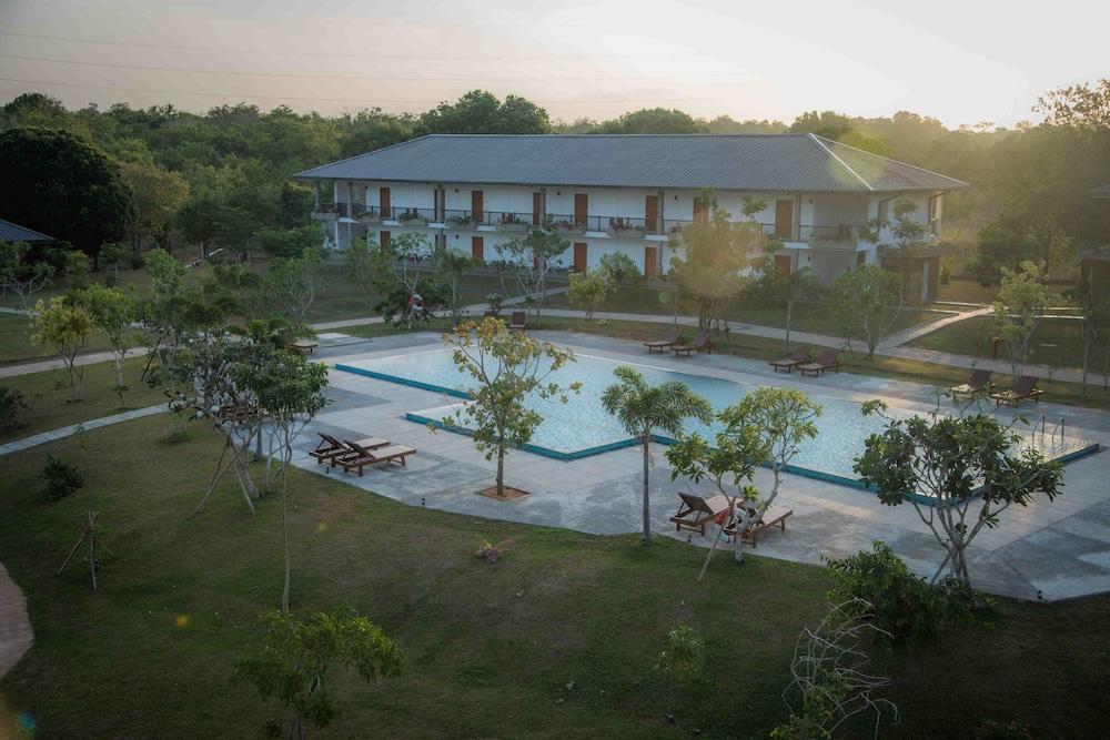 Sungreen Resort Habarana Exterior photo